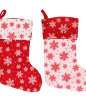 X stuks rood witte kerstsokken sneeuwvlokken